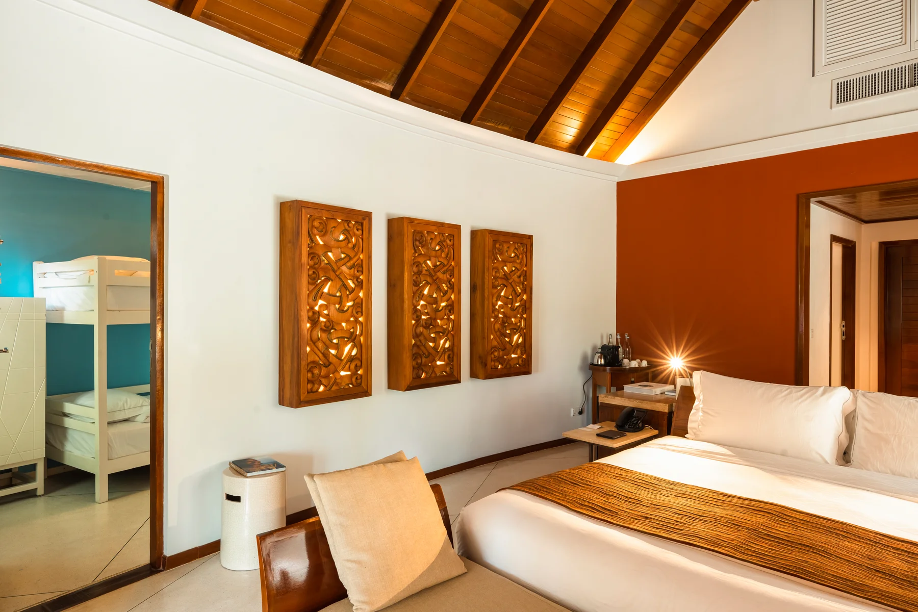 Constance-Halaveli-Accommodation-Family_Villa-04.webp
