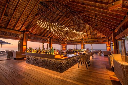 hurawalhi_island_resort_maldives_1.jpg