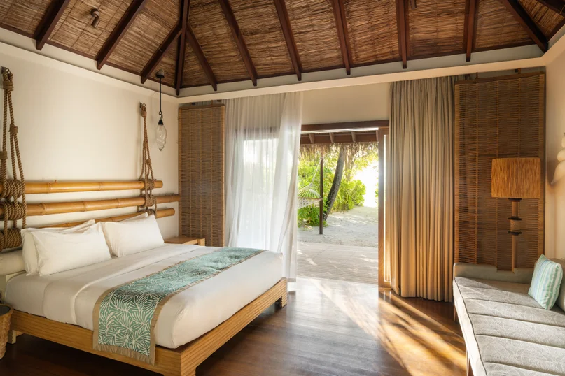 Constance-Moofushi-Accommodation-Beach_Villa-02.webp
